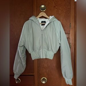ALO YOGA cropped jacket with fleece lining.Size (SMALL)